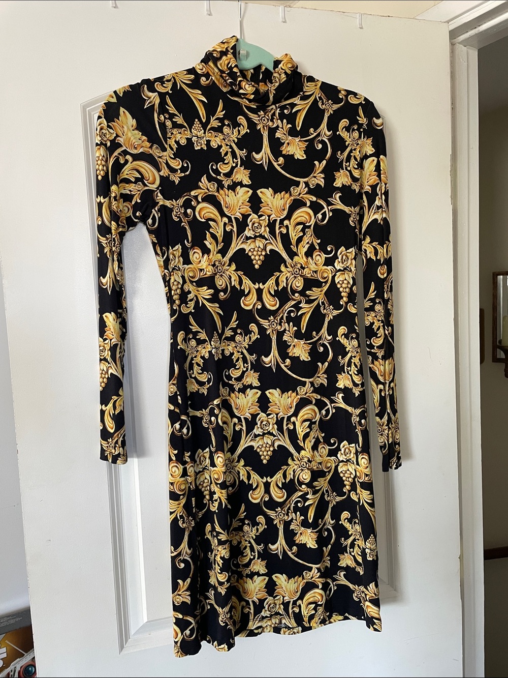 NWOT Alice + Olivia Baroque Long Sleeve Dress
